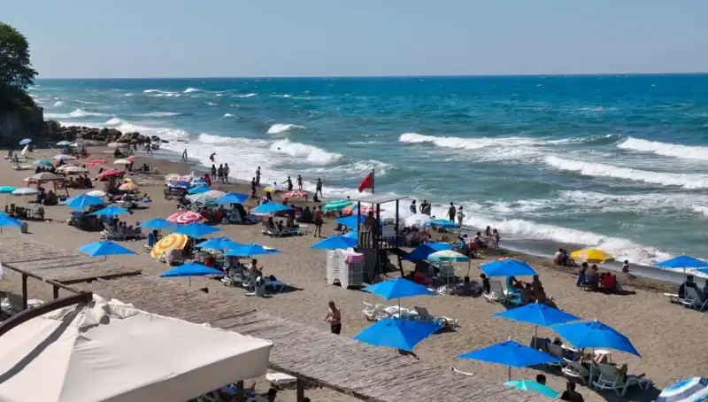 Akçakoca'da Deniz Yasağı: Vatandaşlar Ne Yapacak?