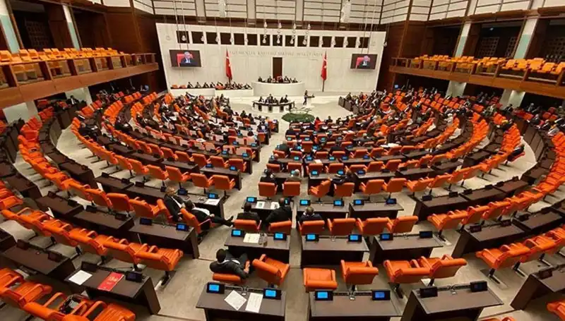 Emekli İkramiyesi 4 Bin TL Olacak mı? TBMM'de Şok Gelişmeler!