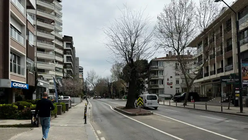 Kadıköy'deki Tehlikeli Cadde: Sürekli Kazalarla Anılan Nokta Alarm Veriyor