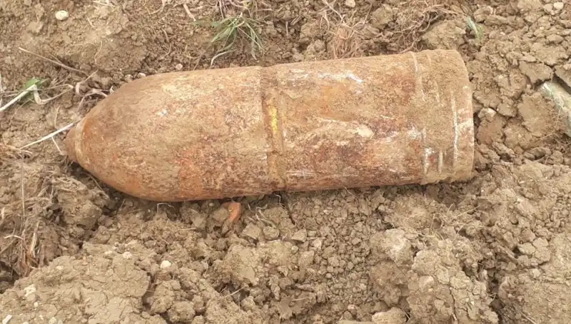 Çanakkale'de Tarihi Patlamamış Top Mermisi Keşfi Şaşkınlık Yarattı