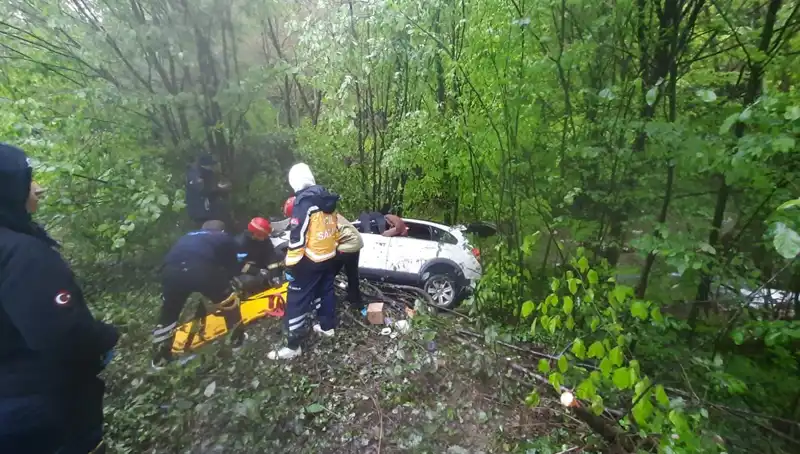 Direksiyon Hakimiyetini Kaybeden Araç, Ormana Uçarak Feci Kazaya Neden Oldu