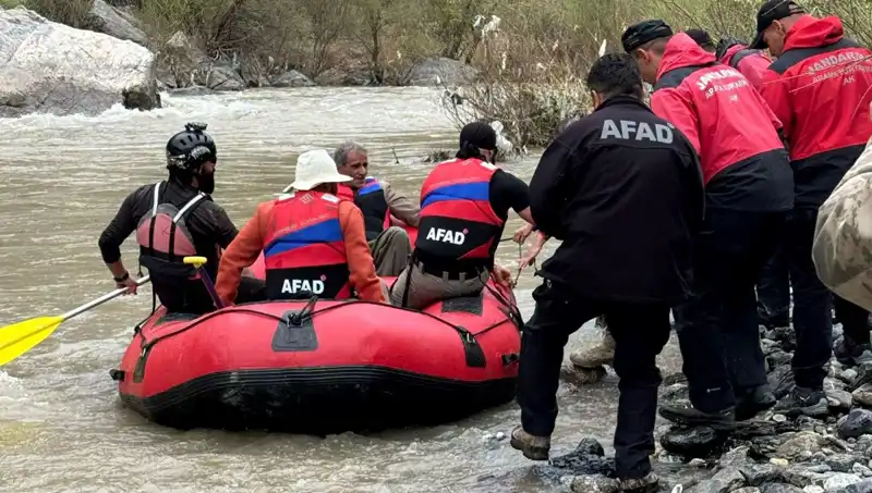 Zap Suyunda Mahsur Kalan 4 Kişinin Kurtarılması Gerçekleşti