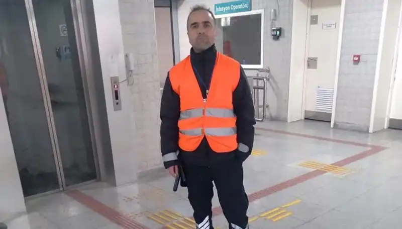 Trende Sigara İçen Yolcu Güvenlik Görevlisini Vurup Kaçtı!
