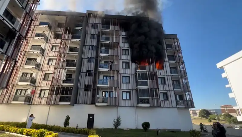 Çanakkale'de Gece Yarısı Yangın Korkusu: Vatandaşlar Panik İçinde Uyanınca
